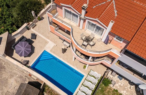 Solin Apartment | Beach Front Apartment In Solin