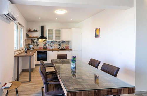 Kastel Luksic House | Beach front home in Kastel Luksic with sauna