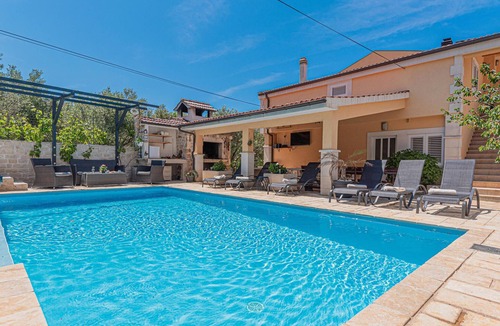 Brodarica House | Beach front home in Brodarica with WiFi