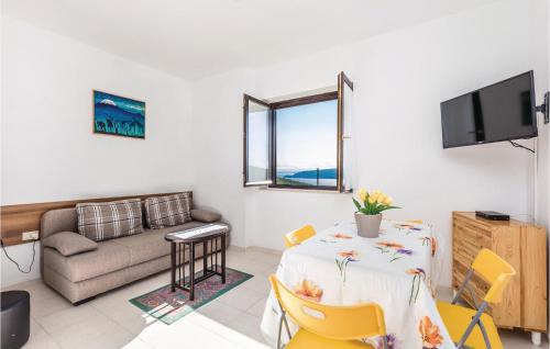 Martina Apartment | Beach Front Home In Brsec