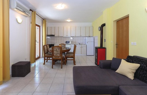 Kastel Novi House | Beach front home in Kastel Novi