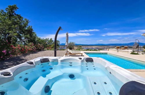 Jadranovo House | Beach front home in Jadranovo