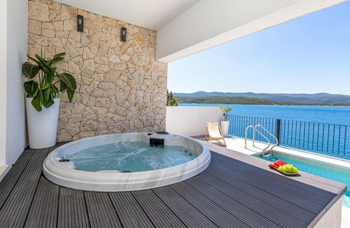 Klek House | Beach front home in Klek with sauna