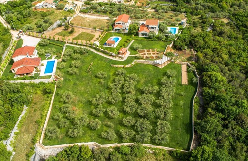 Milohnici House | Beach front home in Linardici
