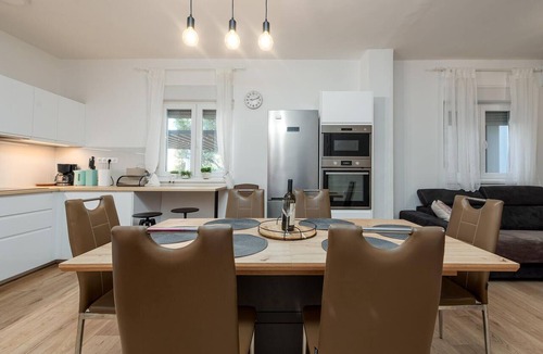 Vrsi House | Beach front home in Vrsi