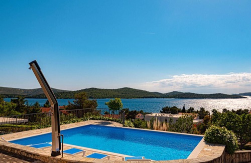 Zaboric House | Beach front home in Zaboric
