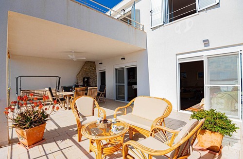 Zaboric House | Beach front home in Zaboric
