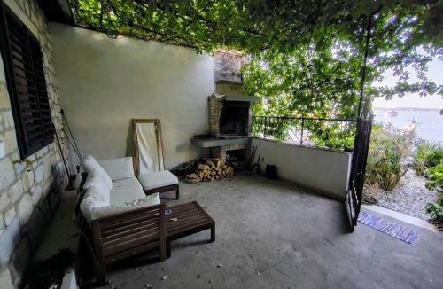 Komiza Apartment | Beach House Gusla
