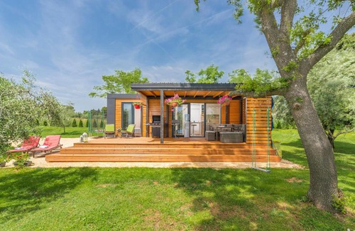 Pomer House | Beach House IVE, romantic escape with jacuzzi, pool & olive grove charm in Pomer, Istria