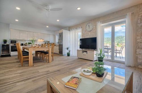 Vinisce Villa | Beach House Joy - charming waterfront villa with a heated pool for 8 guests by MyWaycation