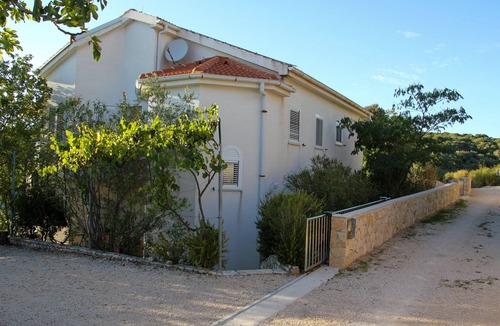 Potocnica House | Beach Villa: private bathing area, sandy beach, WiFi, ideal for families