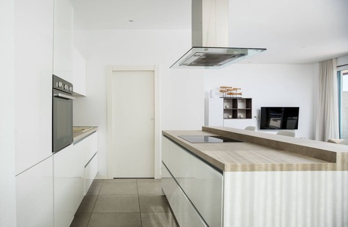 Slatine Apartment | Beachfront Apartment Lemonade with Pool III