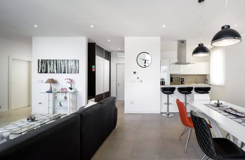 Slatine Apartment | Beachfront Apartment Lemonade VIII