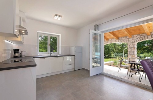 Funtana House | Beachfront stone villa just 800 metres from the beach with private pool, BBQ, washing machine