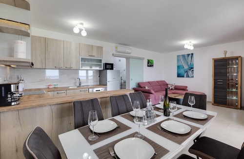 Privlaka Apartment | Beachfront Sun Garden Villas