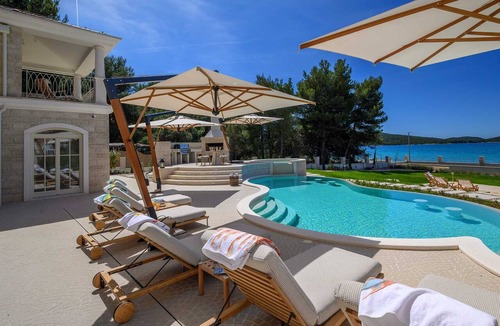 Zaboric Villa | Beachfront Villa Adriatic Z with Pool