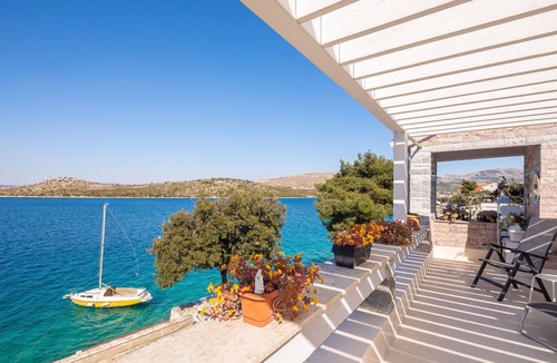 Grebastica Villa | Beachfront Villa Blue Bay with Pool
