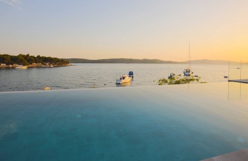 Trogir Villa | Beachfront Villa Deep Blue with Pool I