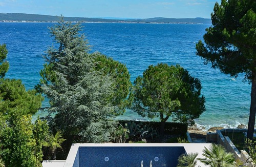 Kukljica Villa | Beachfront Villa Mediterranea with pool and sea view