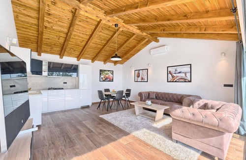 Jezera Villa | Beachfront Villa New Horizons III