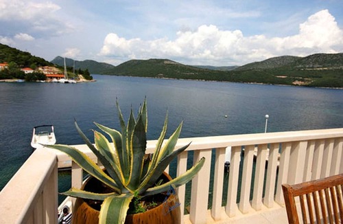 Broce Villa | Beachfront villa with private beach right infront