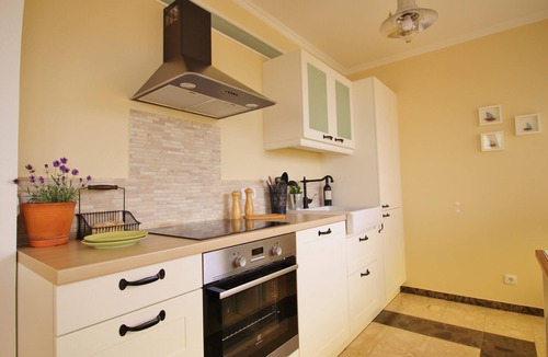 Kastel Stari Apartment | Beachside Apartment/Big Balcony/Parking/Near Split