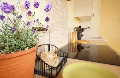 Kastel Stari Apartment | Beachside Apartment/Big Balcony/Parking/Near Split