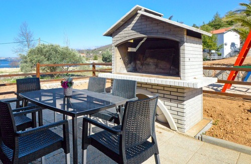 Krusevo House | Beautiful apartment in villa for 2 guests with WIFI, A/C, TV and terrace