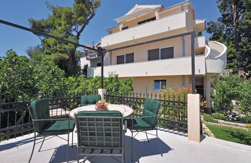 Kastel Gomilica Apartment | Beautiful apartment in Kastel Gomilica with WiFi