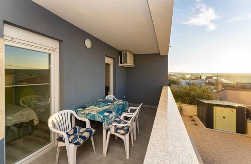 Gornji Karin Apartment | Beautiful apartment in Gornji Karin
