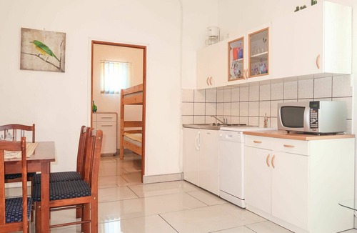 Cesarica Apartment | Beautiful apartment for 8 people with A/C, WIFI, pool, TV and terrace