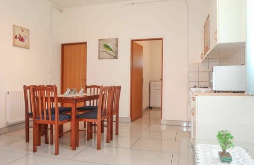 Cesarica Apartment | Beautiful apartment for 8 people with A/C, WIFI, pool, TV and terrace