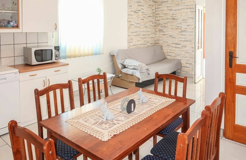 Cesarica Apartment | Beautiful apartment for 8 people with A/C, WIFI, pool, TV and terrace