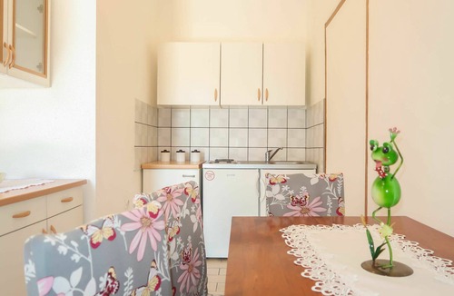 Cesarica Apartment | Beautiful apartment for 8 people with A/C, WIFI, pool, TV and terrace
