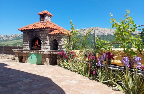 Batomalj Apartment | Beautiful apartment for 4 guests with A/C, WIFI, TV, patio and pets allowed