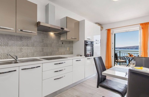 Vratarusa Apartment | Beautiful apartment for 5 guests with pool, A/C, WIFI, TV, terrace and pets allowed
