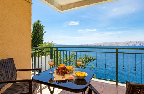Vratarusa Apartment | Beautiful apartment for 5 guests with pool, A/C, WIFI, TV, terrace and pets allowed