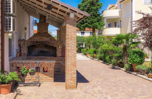 Monterol Apartment | Beautiful apartment for 5 people with WIFI, pool, A/C, TV and terrace