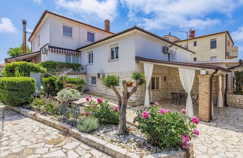 Monterol Apartment | Beautiful apartment for 5 people with WIFI, pool, A/C, TV and terrace