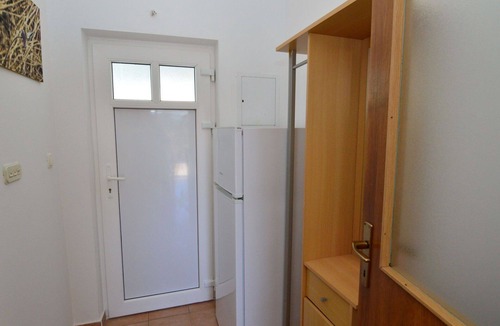 Vrbanj Apartment | Beautiful apartment for 3 guests with WIFI, TV, balcony and pets allowed