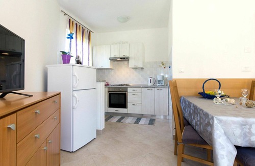 Golovik Apartment | Beautiful apartment for 4 guests with A/C, WIFI, TV and terrace