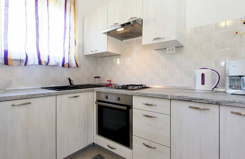 Golovik Apartment | Beautiful apartment for 4 guests with A/C, WIFI, TV and terrace