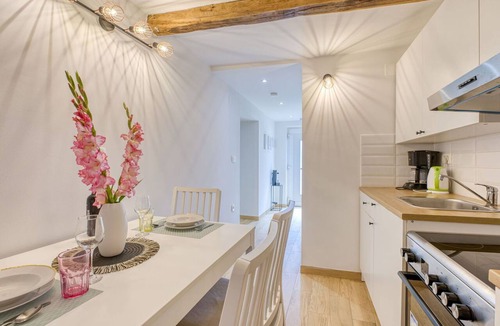 Rukavac Apartment | Beautiful apartment for 3 guests with A/C, private pool, WIFI, TV and terrace