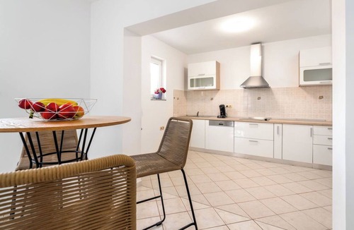 Rukavac Apartment | Beautiful apartment for 4 people with pool, A/C, hot tub, WIFI, TV, terrace and panoramic view