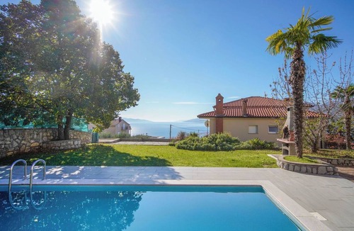 Rubesi Apartment | Beautiful apartment for 4 guests with WIFI, pool, A/C, TV and balcony
