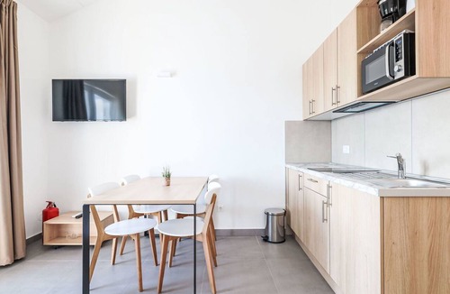 Seget Donji Apartment | Beautiful apartment for 5 people with WIFI, A/C, pool, TV, terrace and pets allowed