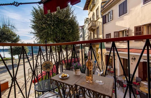 Ika Apartment | Beautiful apartment house on the seaside