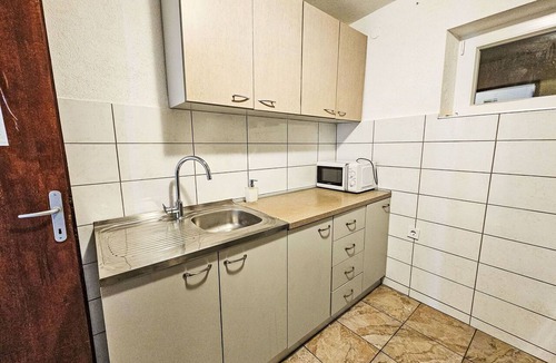 Bogomolje Apartment | Beautiful apartment for 11 people with WIFI, TV and terrace