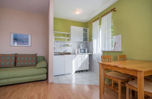Smrika Apartment | Beautiful apartment for 4 people with pool, WIFI, A/C, TV and patio