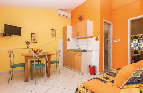 Pakostane Apartment | Beautiful apartment in Pakostane with WiFi